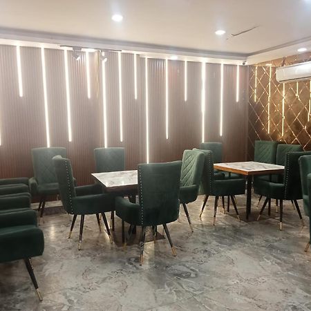 Ceremony Hotel And Banquets Faridabad Esterno foto